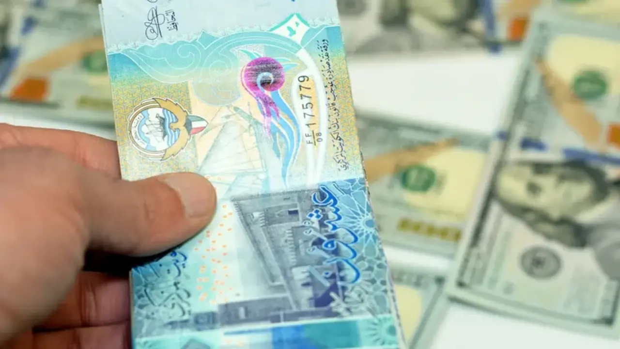 صدمة في البنوك المصرية.. سعر الدينار الكويتي مقابل الجنيه المصري تقفز بشكل غير مسبوق وهذا أعلى ما وصل إليه اليوم